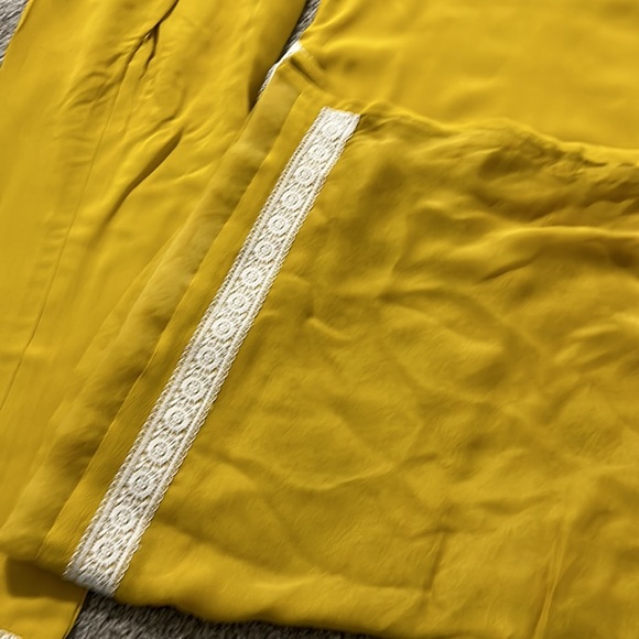 Kurta kameez pants off shoulder, mustard yellow white lace long sleeve - Picture 14 of 14